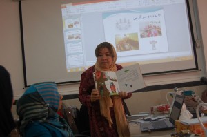 RWM trainer in reading aloud workshop - Read with Me in Evaz - Sep 2015
