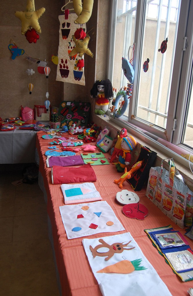 Handmade Books by Mothers in children in the Gathering of the Reading with Babies and Toddlers Program - Read with Me in MahmoudAbad - January 2017