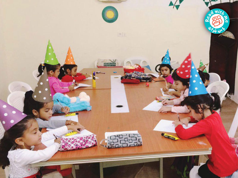 بچه‌ها با پنبه کاردستی بره درست کردند