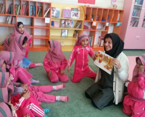 بلندخوانی کتاب خانم زری به گردش می‌رود، اوز، دی 96