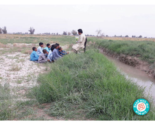 تلاش خستگی‌ناپذیر معلم سیستانی برنامه «با من بخوان»