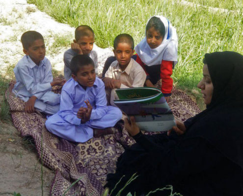 بلندخوانی کتاب «چگونه می‌توان بال شکسته‌ای را درمان کرد»،عشایر زاهدان، اردیبهشت 96