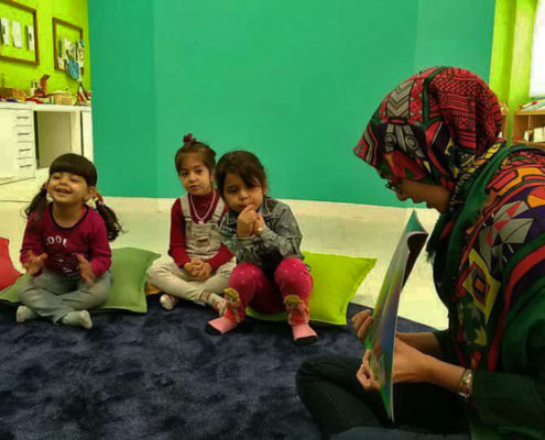 بلندخوانی کتاب «قورباغه می‌ترسد» و «آستین نو بخور پلو»، خوانسار، دی 97