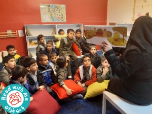 بلندخوانی در کتابخانه آرزو در محله خاکفرج قم